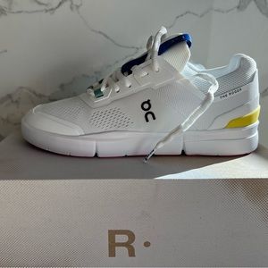 The ROGER spin in white yellow color way.